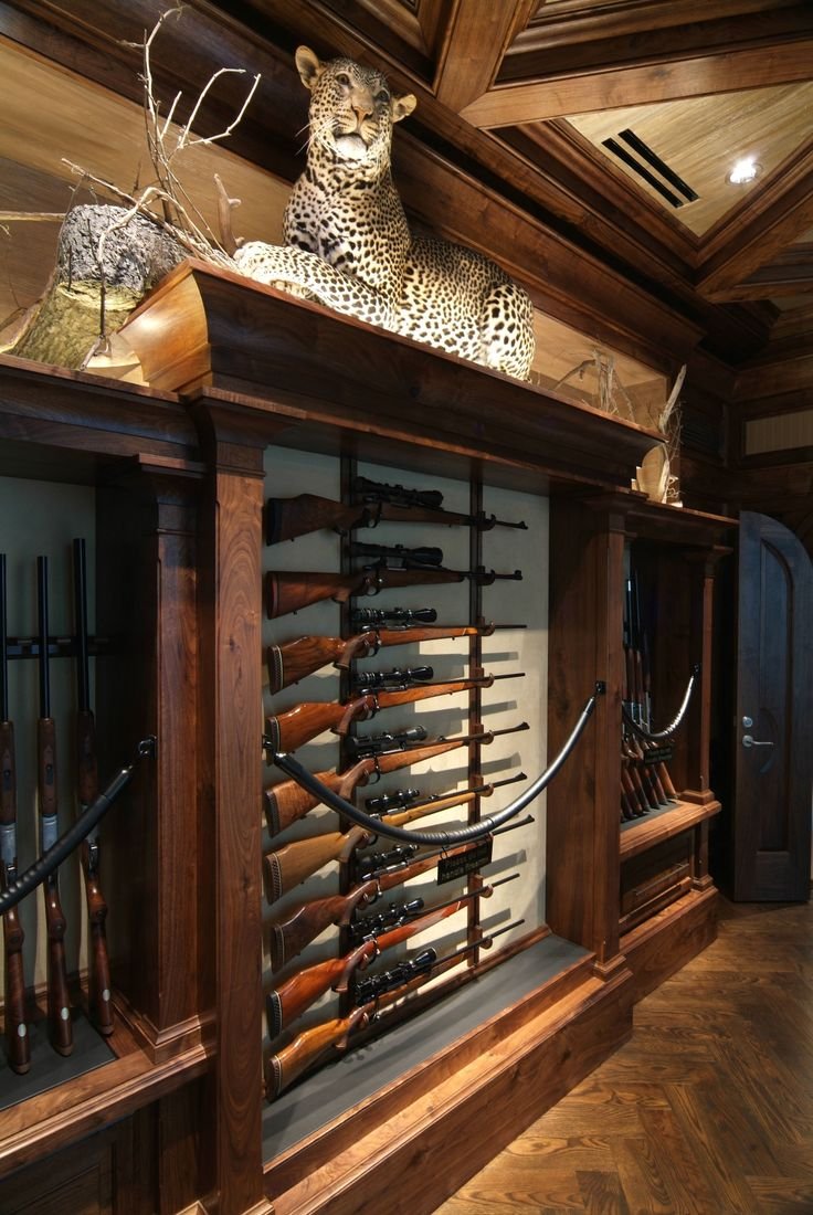 Оружейная комната в доме