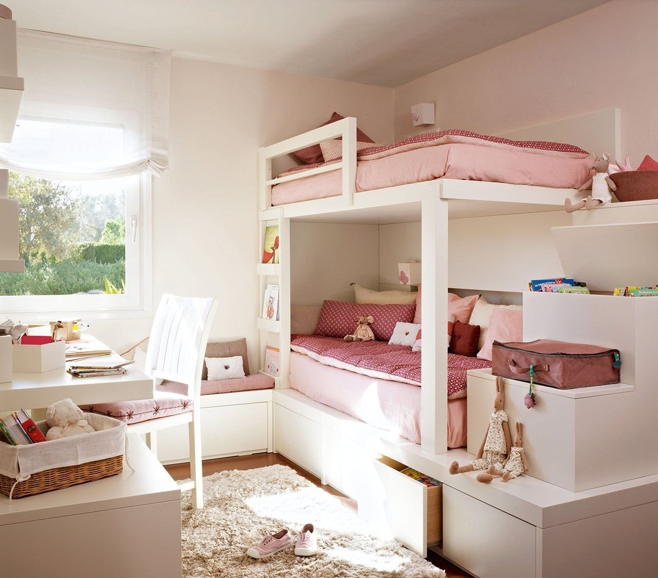 спальня для девочки с двухъярусной кроватью