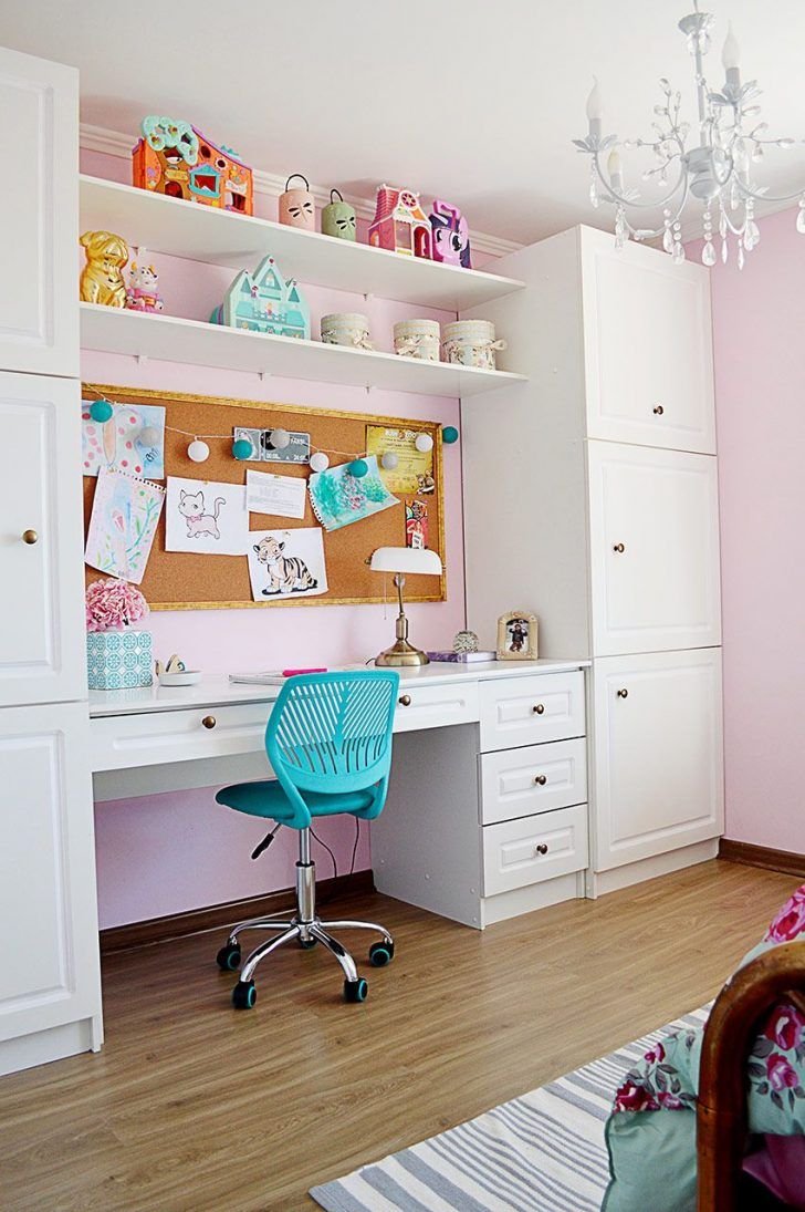 Комната для девочки с письменным столом