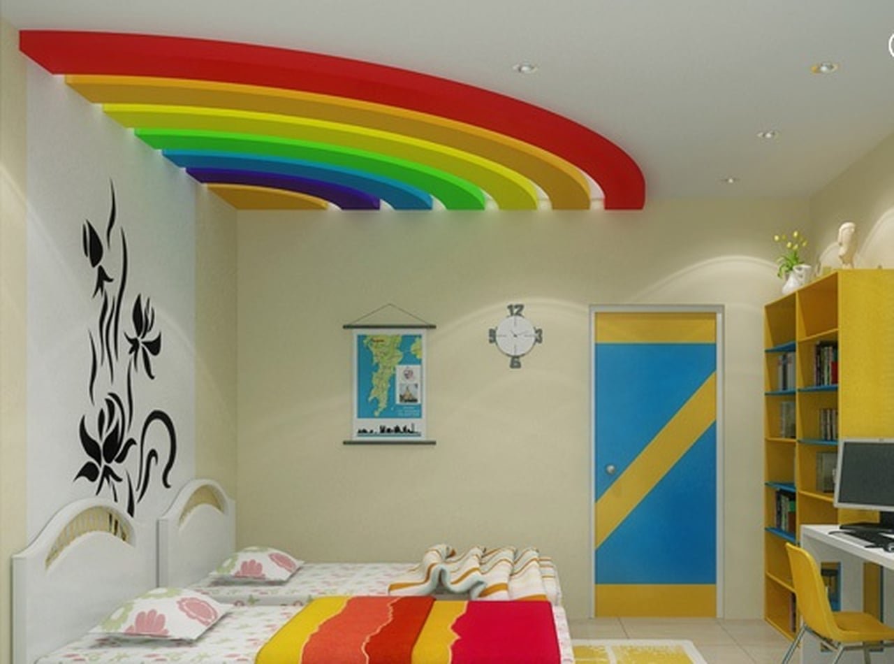 Потолок в детскую с радугой