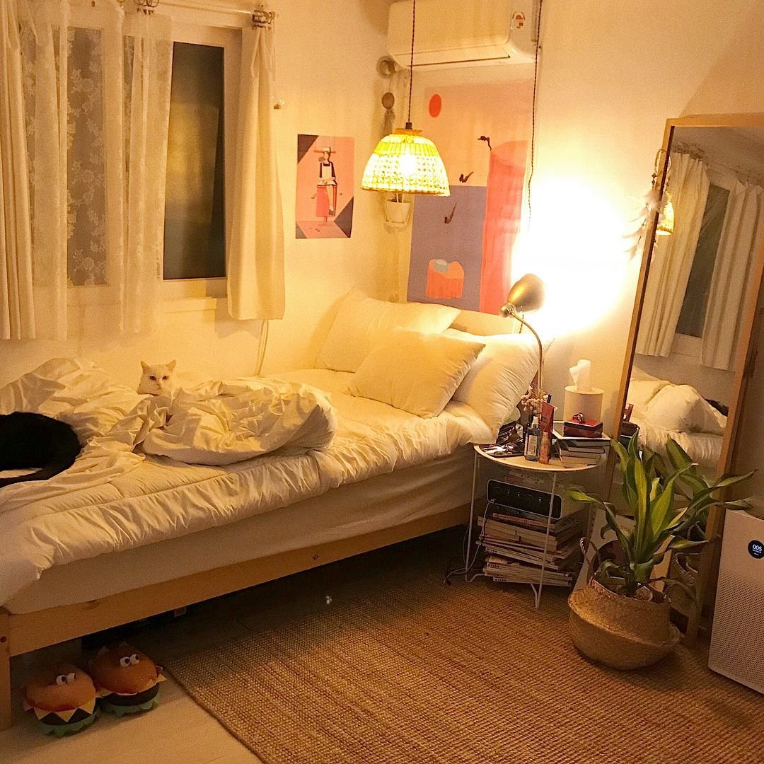 1 комнатка. Уютные маленькие спальни. Красивая уютная комната. Небольшая уютная комната. Уютная квартира.