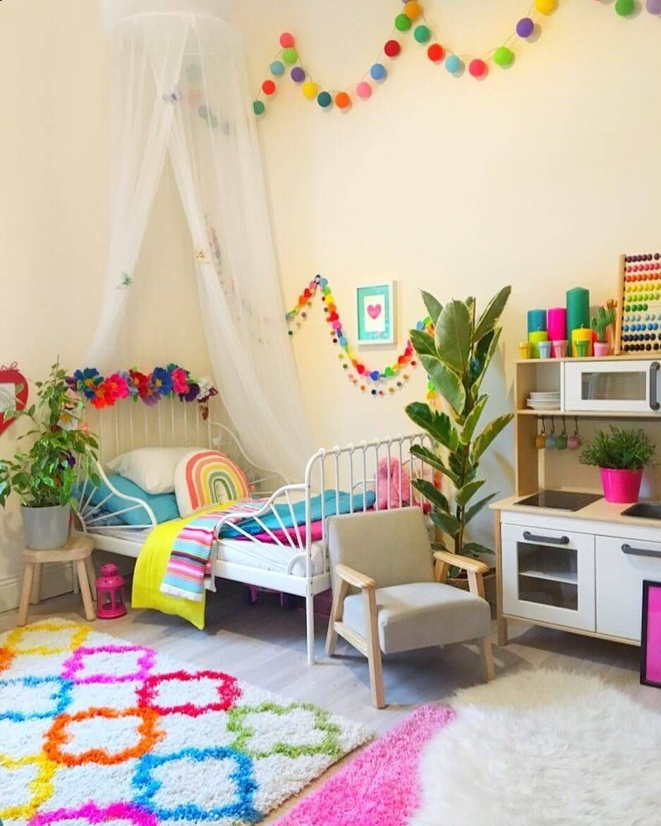 Радужная детская комната для девочки