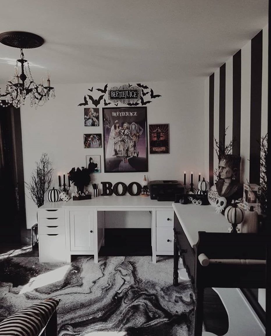 Комната в готическом стиле для подростка мальчика
