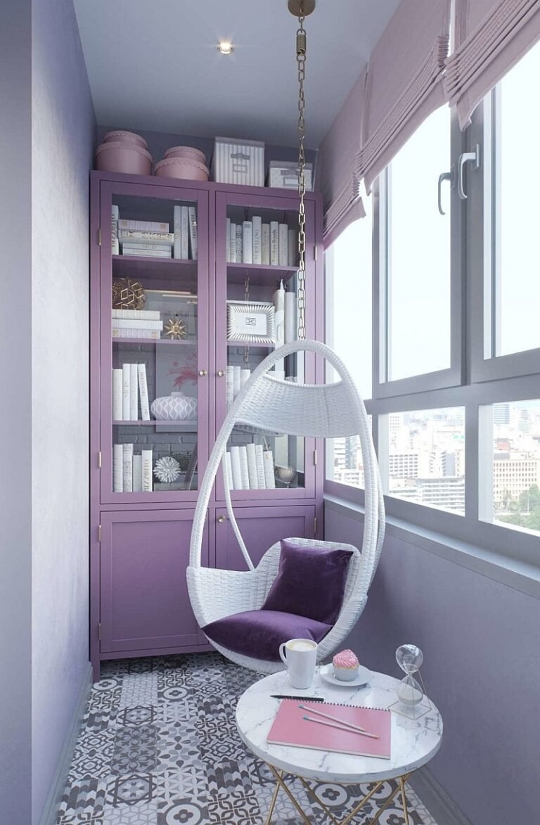 Фиолетовый балкон
