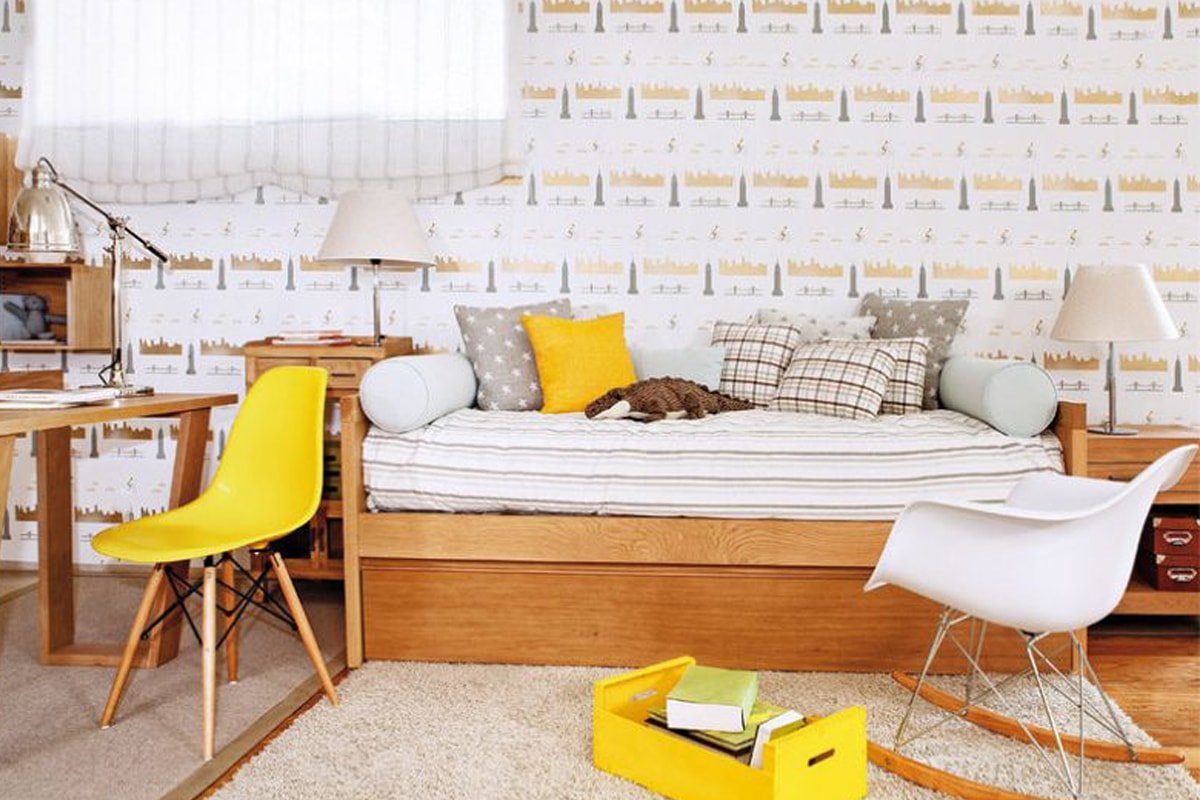 Интерьер комнаты мальчика желтый диван