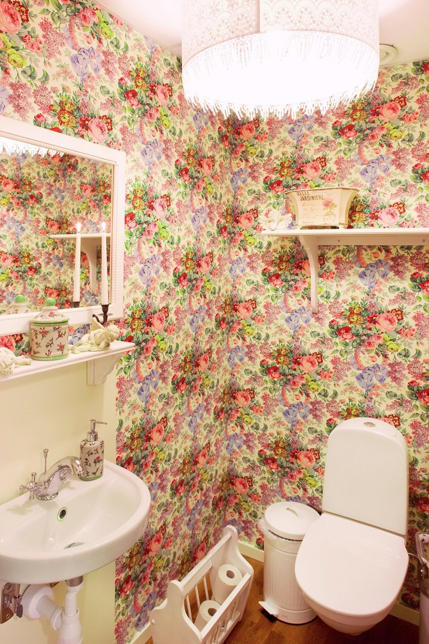 Ванная комната в мелкий цветочек