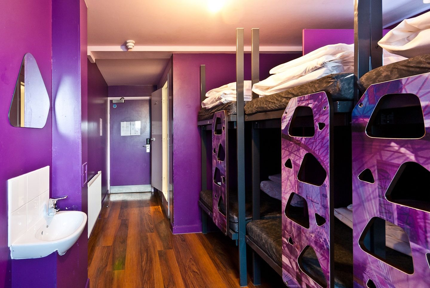 Ванная в общежитии. Clink 78 Hostel. Интерьер хостела. Красивое общежитие. Комната в хостеле.