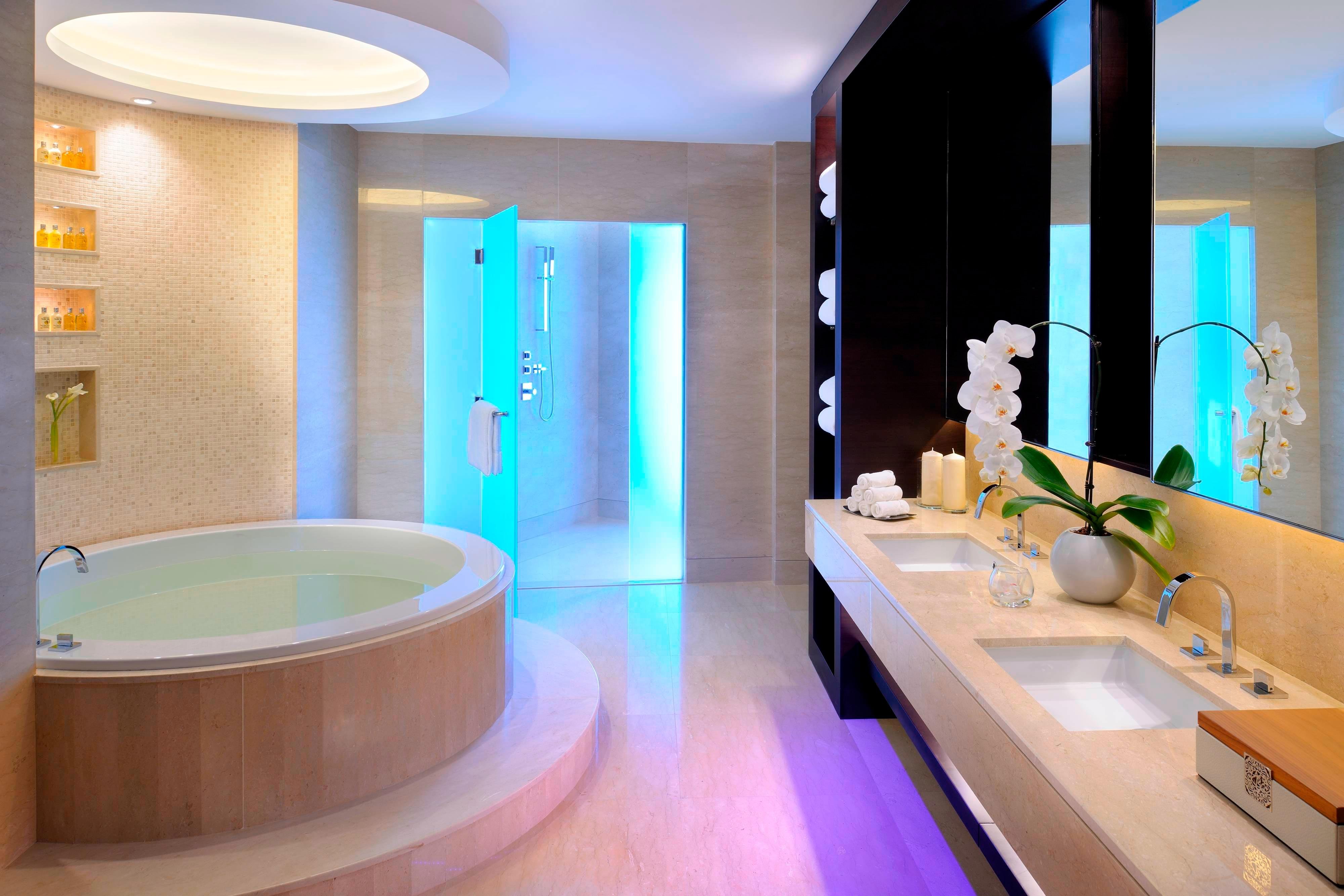 Самые красивые ванные. Отель Марриотт ванная комната. Красивая ванная комната. Шикарные Ванные комнаты. Просторная ванная комната.