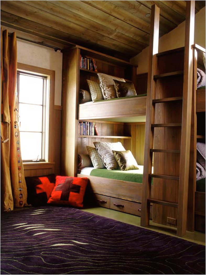 Уютная комната с двухъярусной кроватью