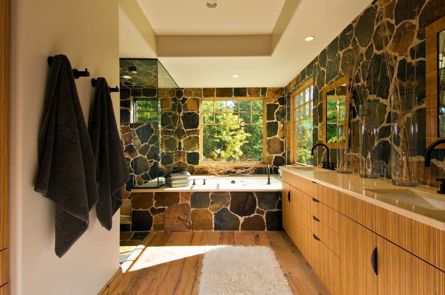 Stone room. Ванная отделка камнем. Отделка ванной комнаты натуральным камнем. Отделка камнем в интерьере. Натуральный камень в ванной.
