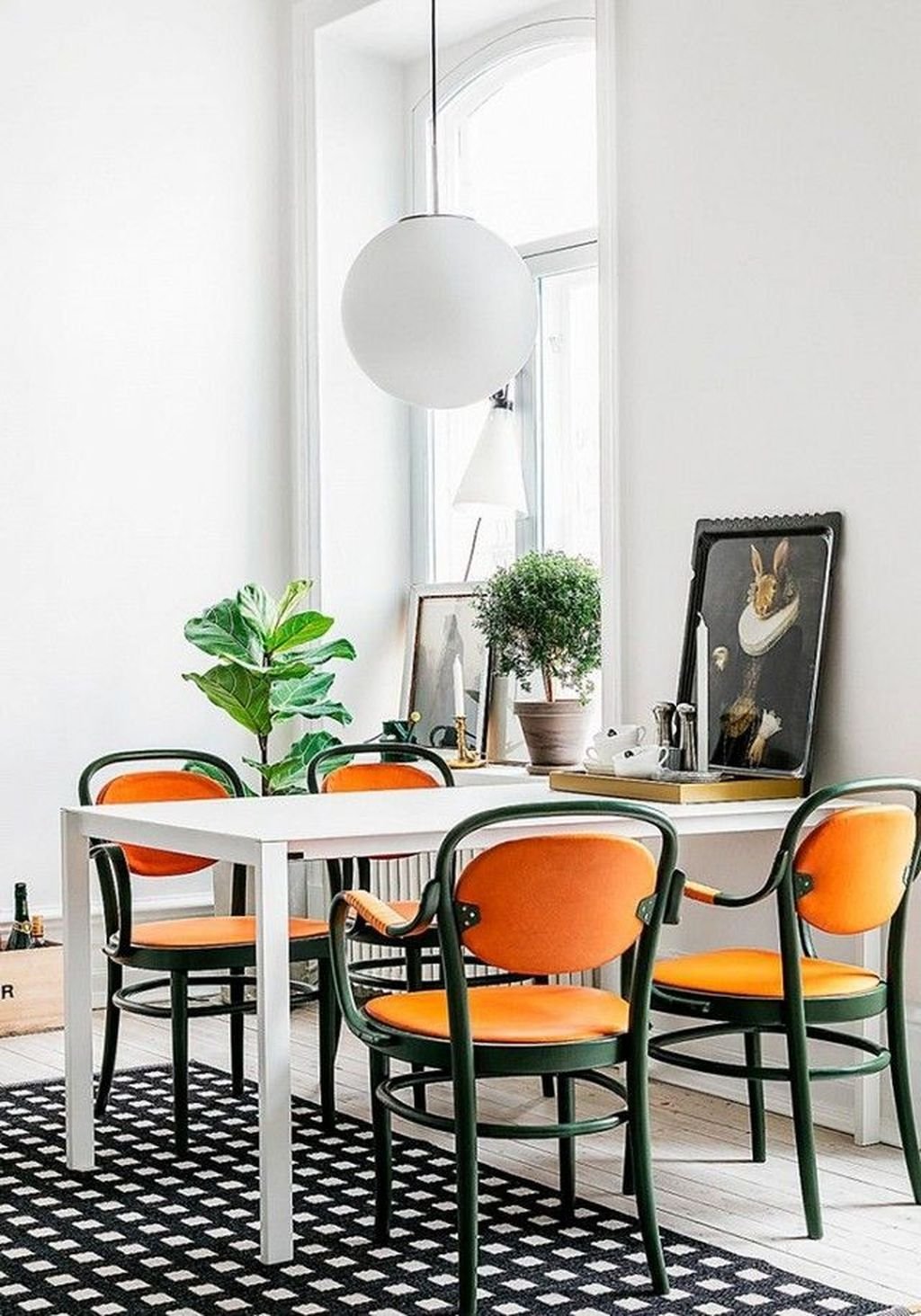 оранжевые стулья в интерьере