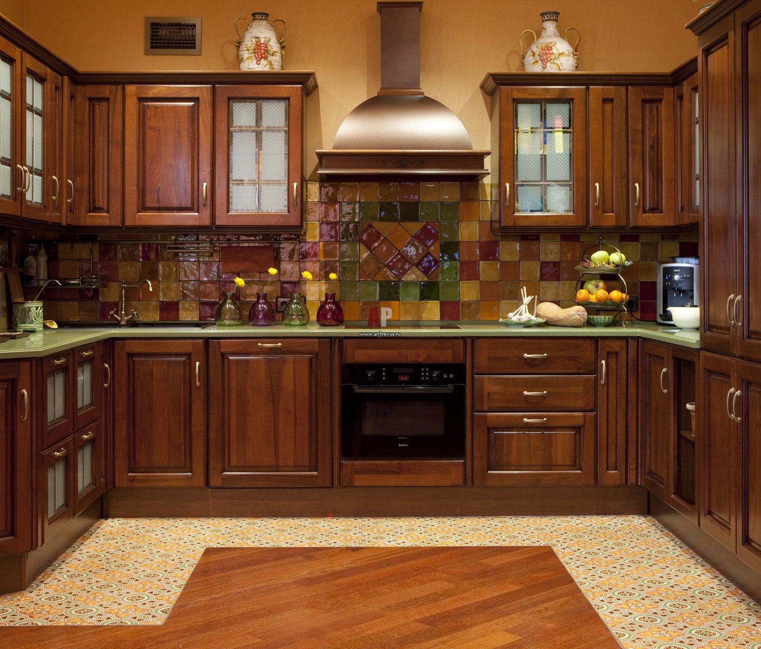 коричневая плитка в интерьере кухни