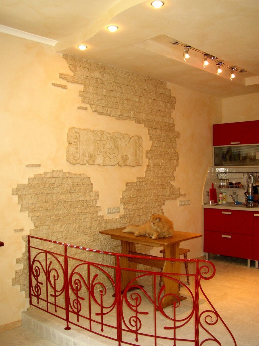 Стены на кухне декоративный камень