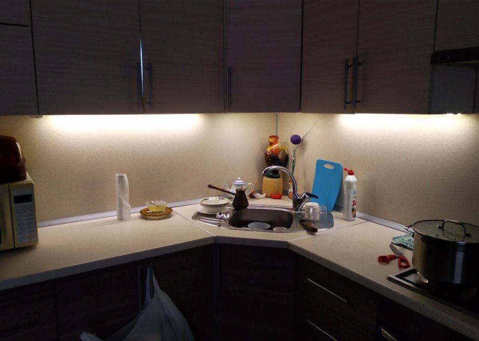 Кухонный гарнитур с подсветкой