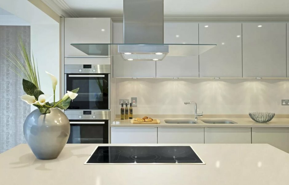 Белая глянцевая кухня в современном стиле (65 фото)