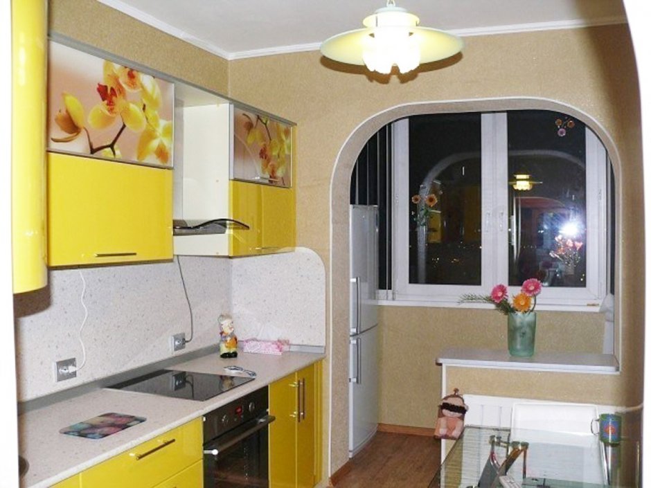 Маленькая кухня соединенная с балконом