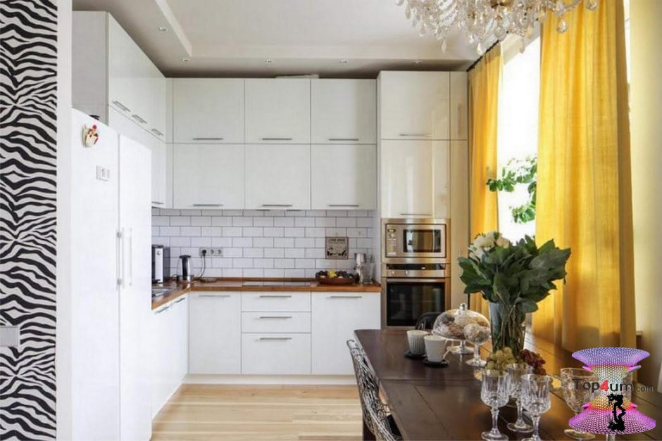 Желтые шторы в интерьере кухни