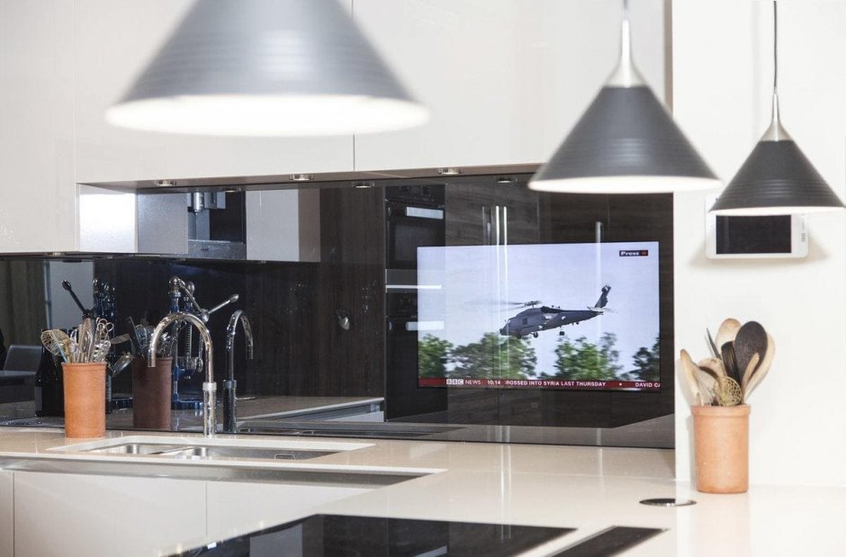 Телевизор встроенный в кухонный фартук