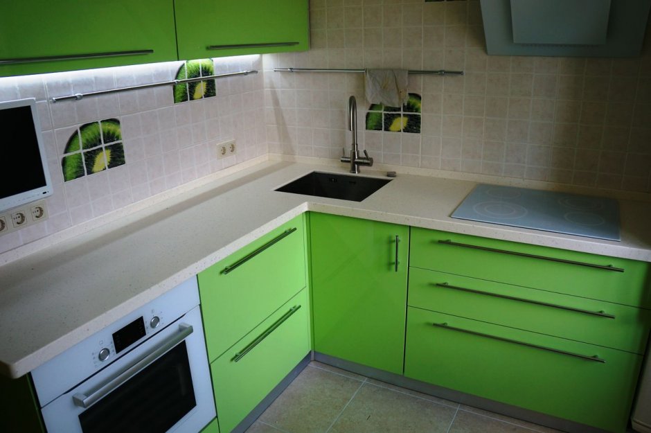 Зелёная столешница для кухни