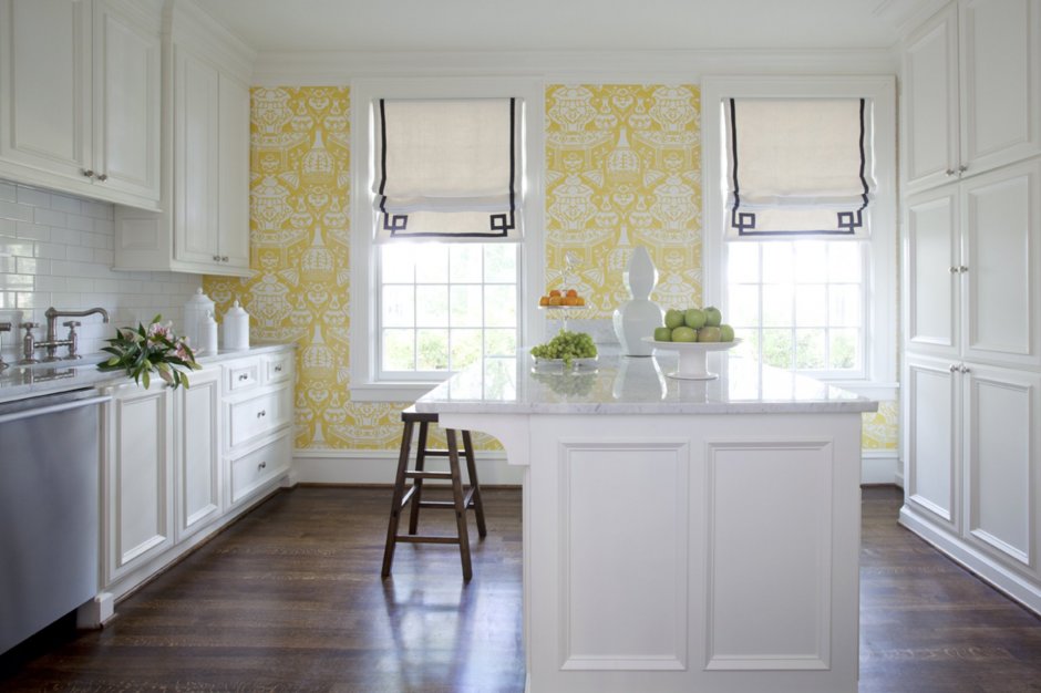 Светло желтые стены на кухне