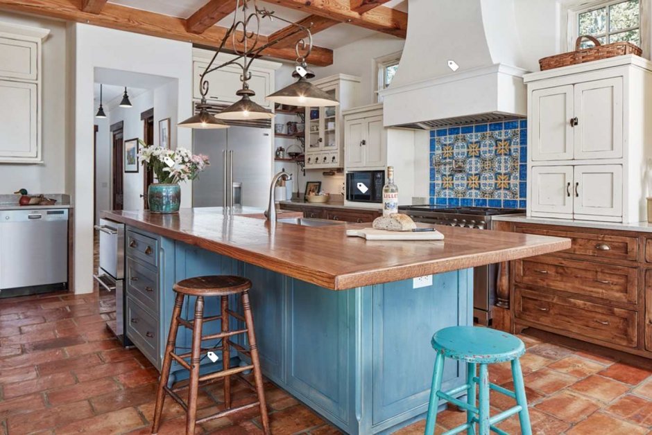 Синяя кухня с деревянной столешницей (63 фото)