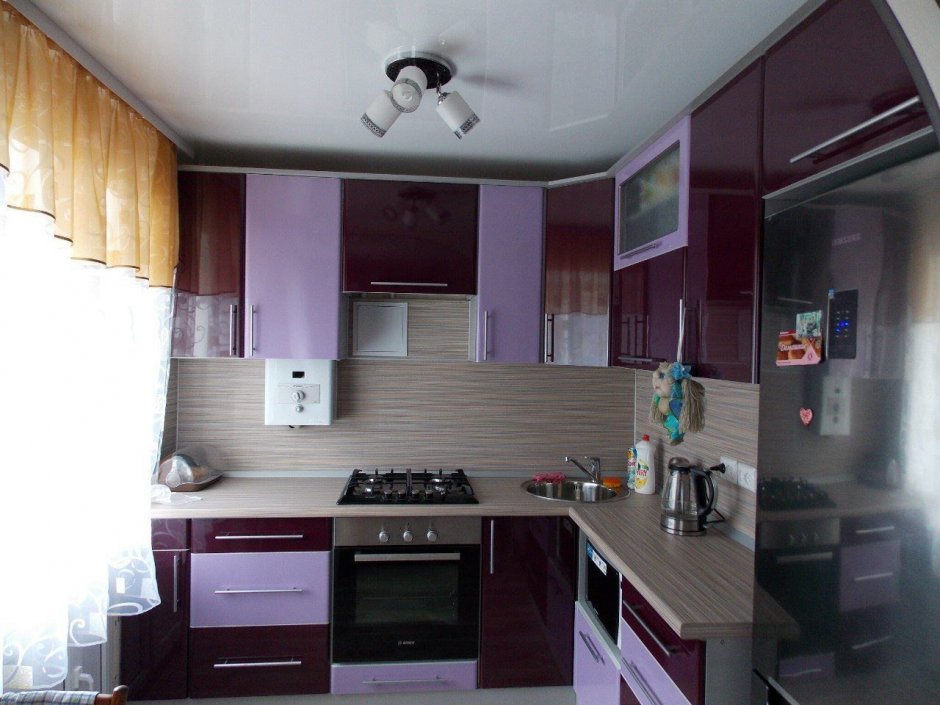 Фиолетовая кухня в хрущевке