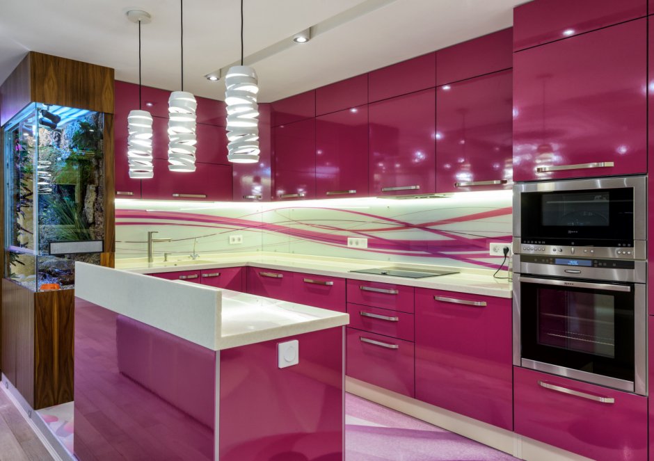 Розовый кухонный гарнитур современный