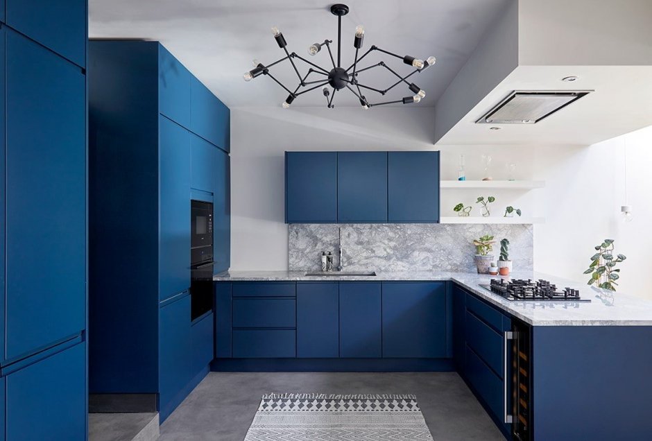 Синяя кухня в современном стиле