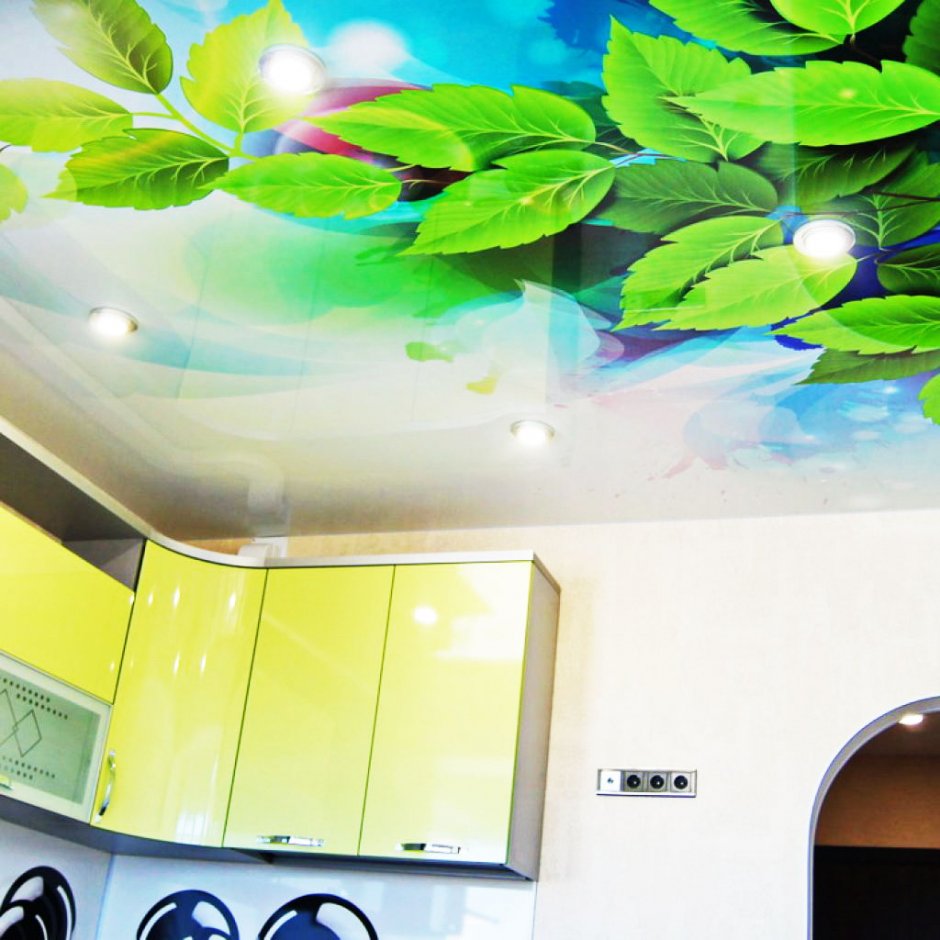 Фотопечать натяжного потолка на кухню с небом