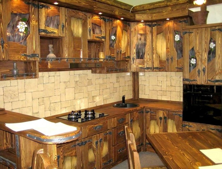 Кухонный гарнитур из дерева под старину