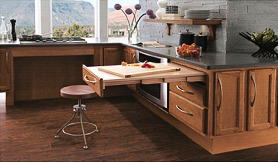 Стол кухонный с выдвижной разделочной доской