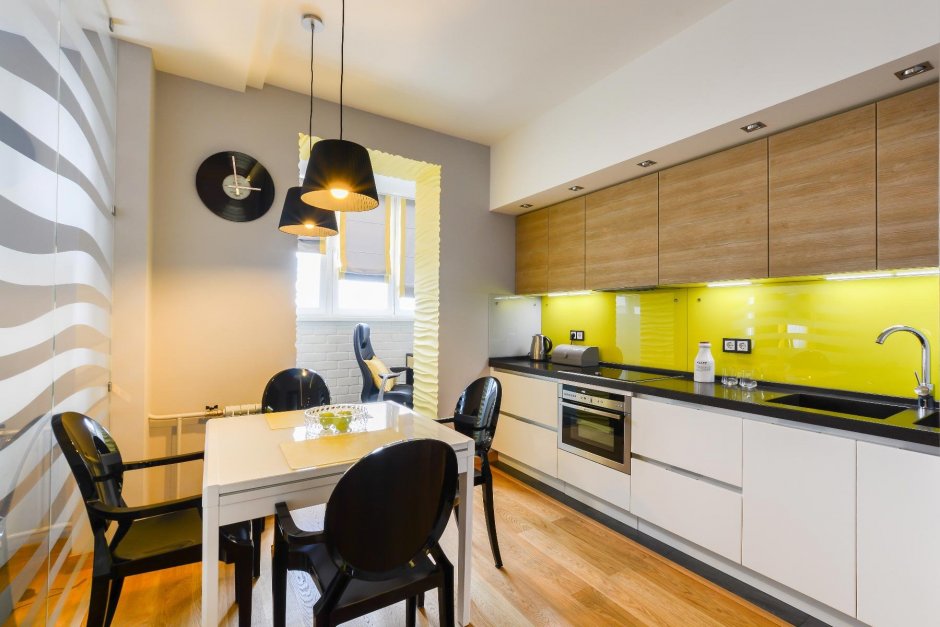 Светло желтые стены на кухне