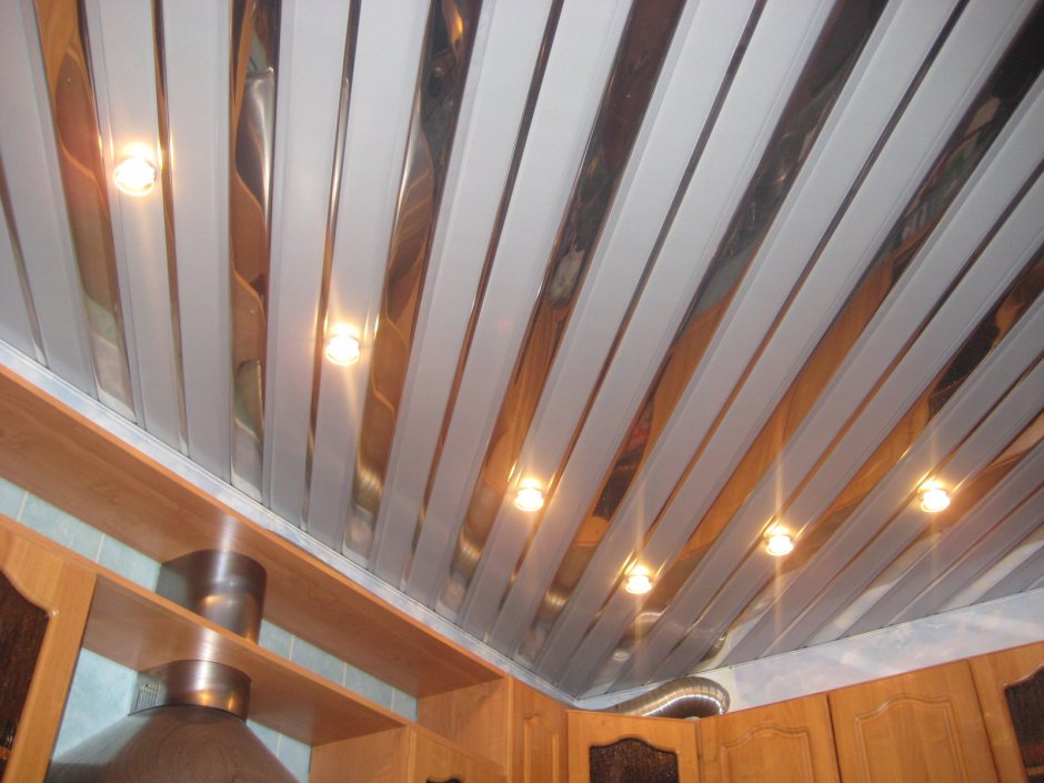 Потолки подвесные реечные для кухни