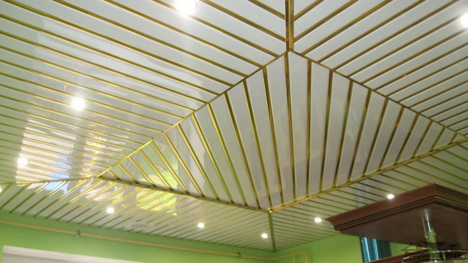 Подшивной реечный потолок