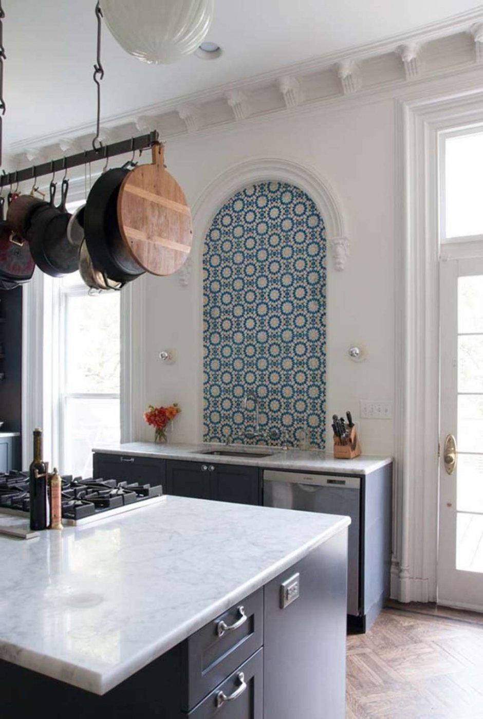 Столешница из плитки на кухню в марокканском стиле