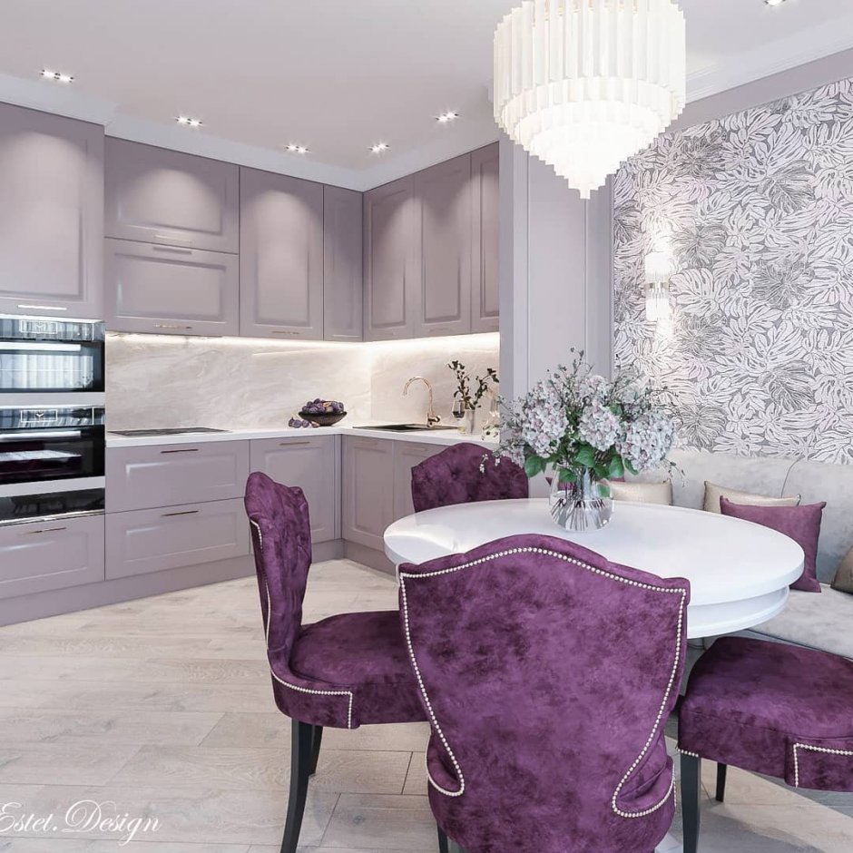 Фиолетовая кухня гостиная