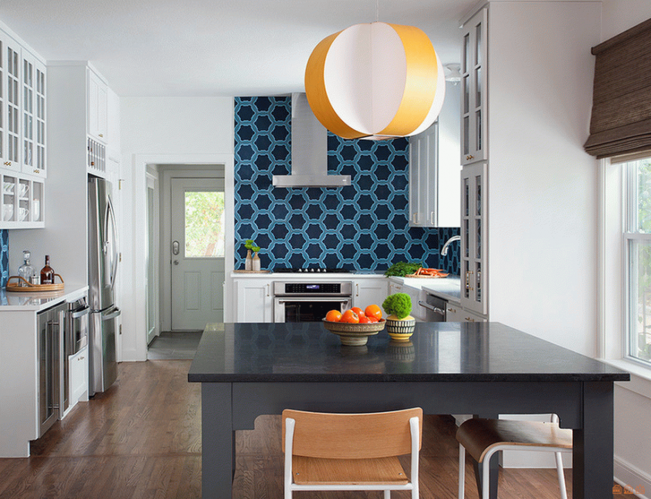 Темно-синий цвет стен на кухне