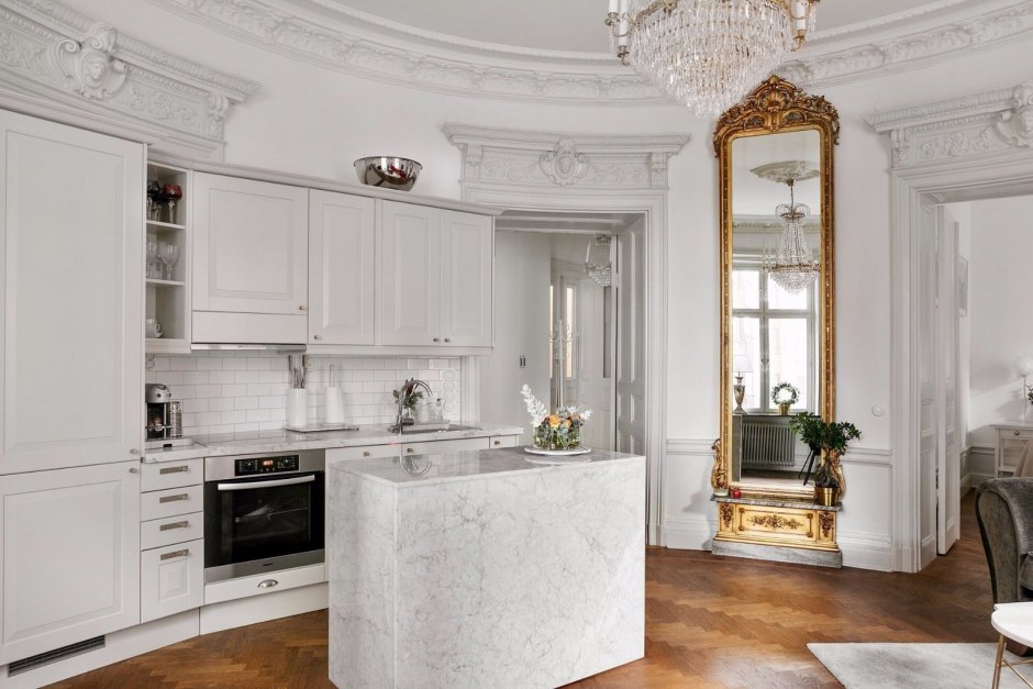 Белая кухня в парижском стиле