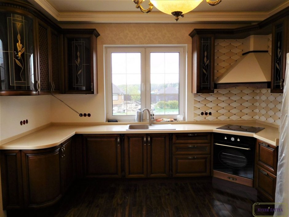 Кухонный гарнитур с окном посередине (64 фото)