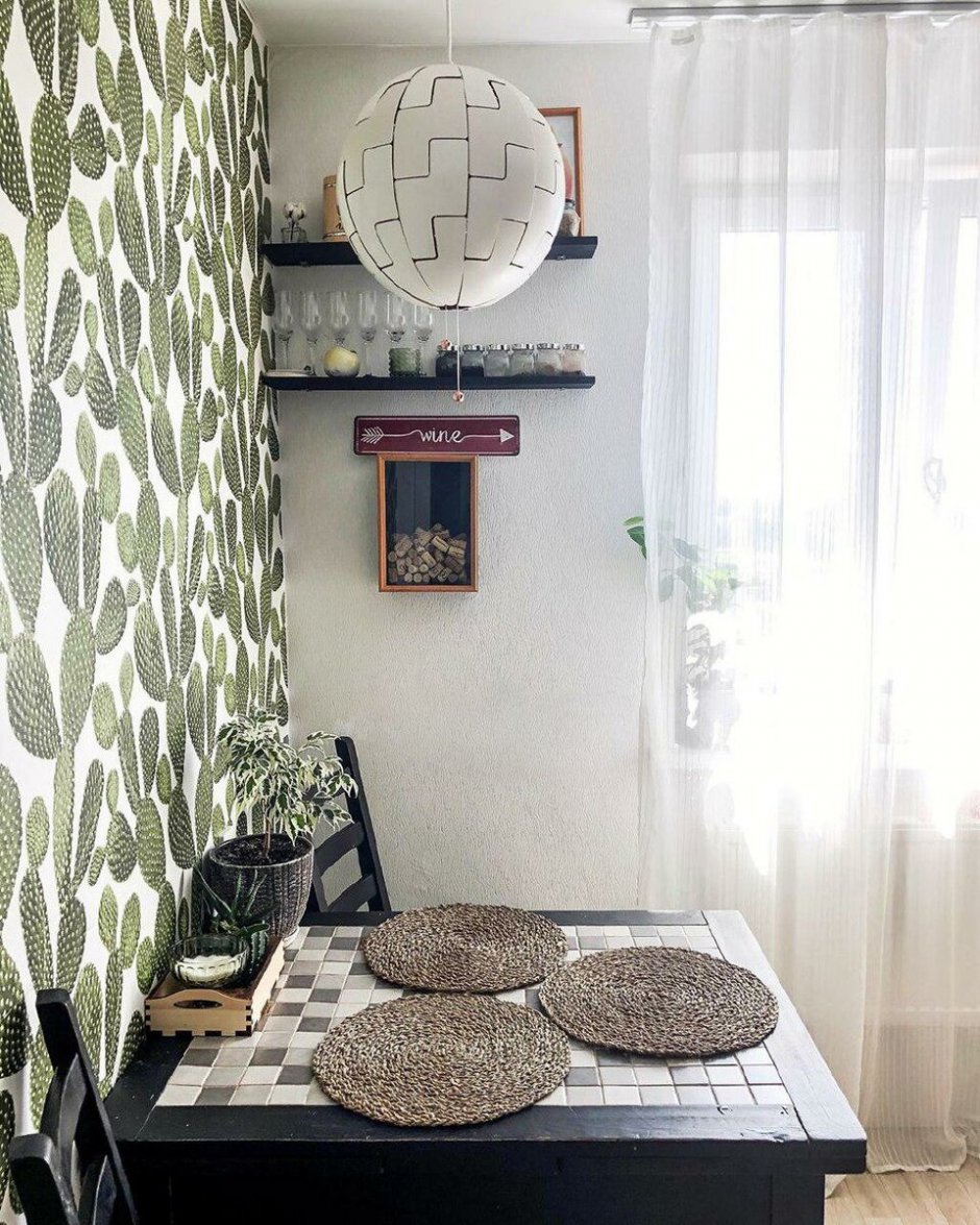 Мозаика на кухне возле стола