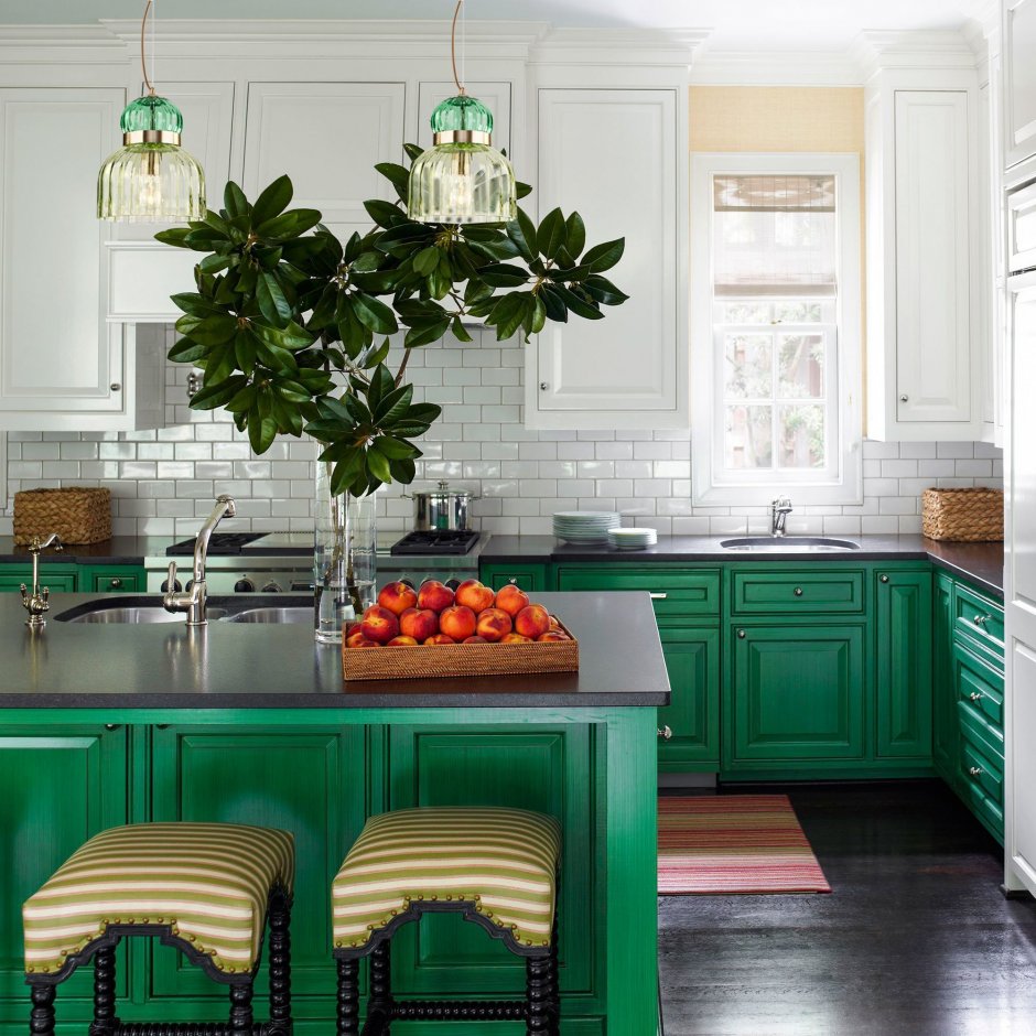 Кухонный гарнитур зеленого цвета
