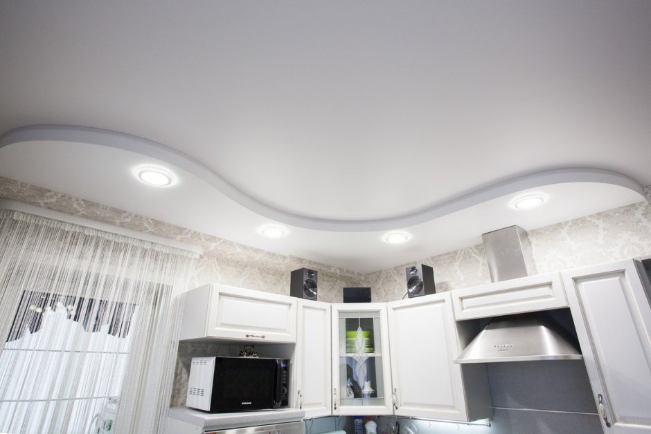 Натяжной потолок с подсветкой фото на кухню 6 кв