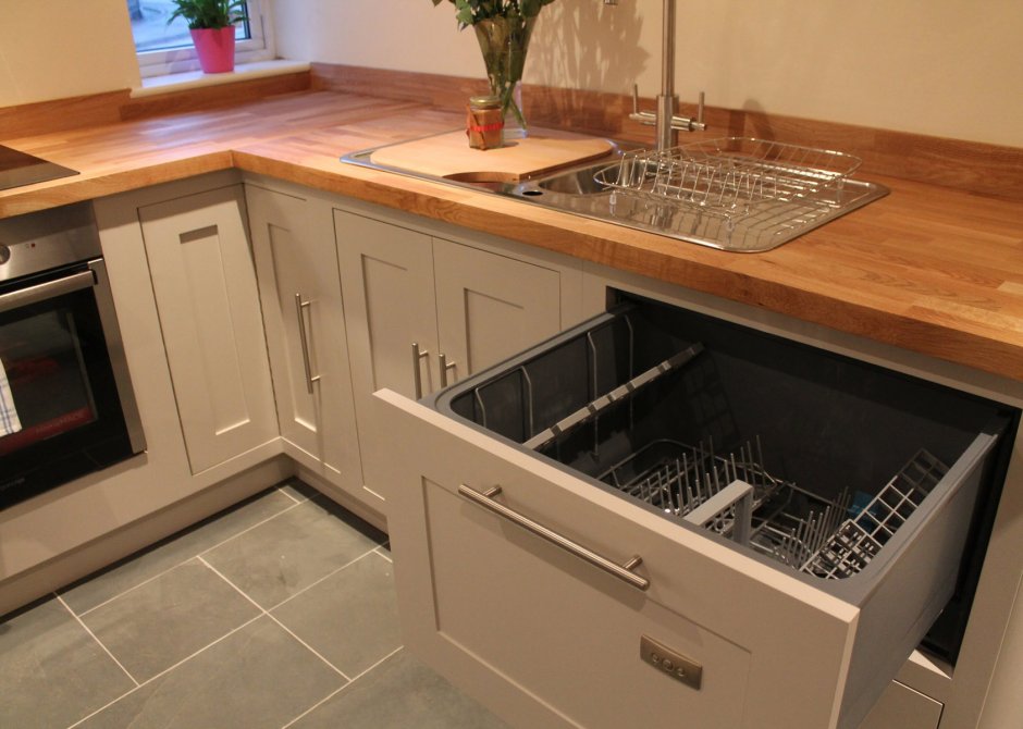Кухонный гарнитур с плитой и посудомоечной машиной