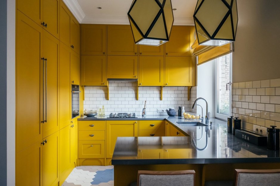 Желтые маленькие кухни