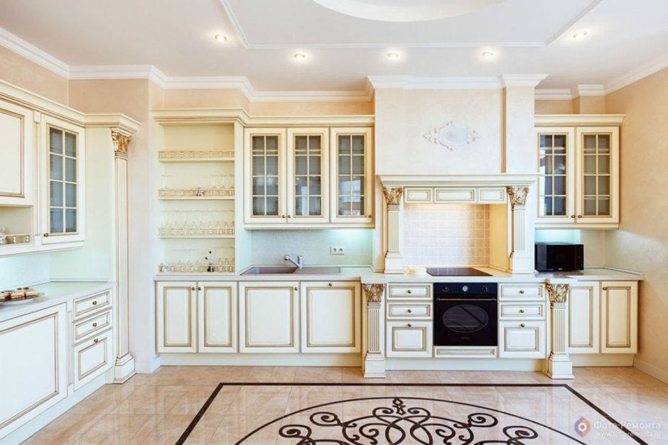 Кухонные гарнитуры в классическом стиле в светлых тонах