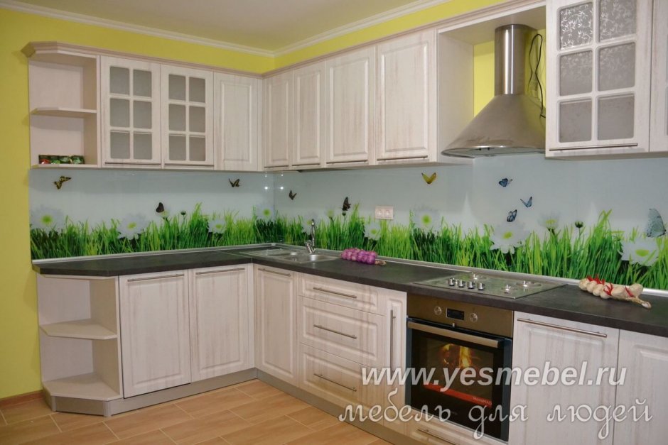 Угловая кухня с фартуком из МДФ