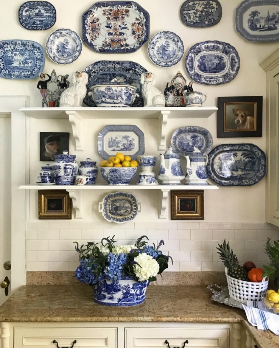 Декор синих стен на кухне