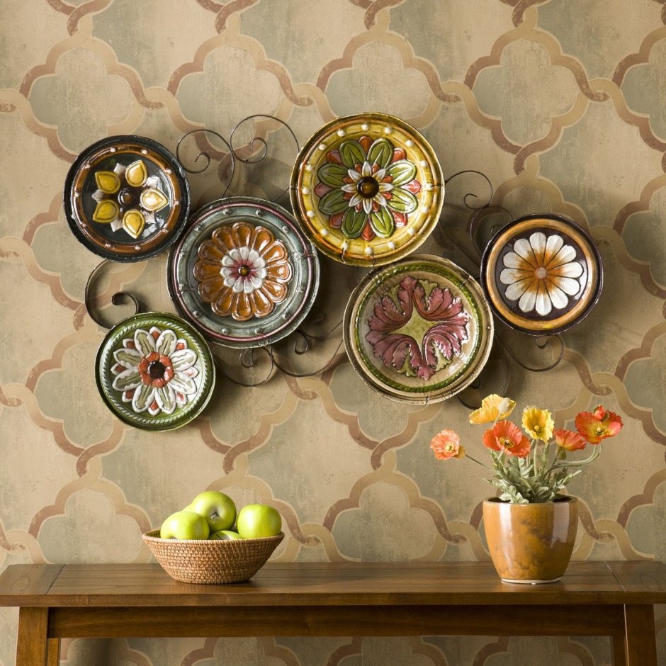 Настенные тарелочки на кухне