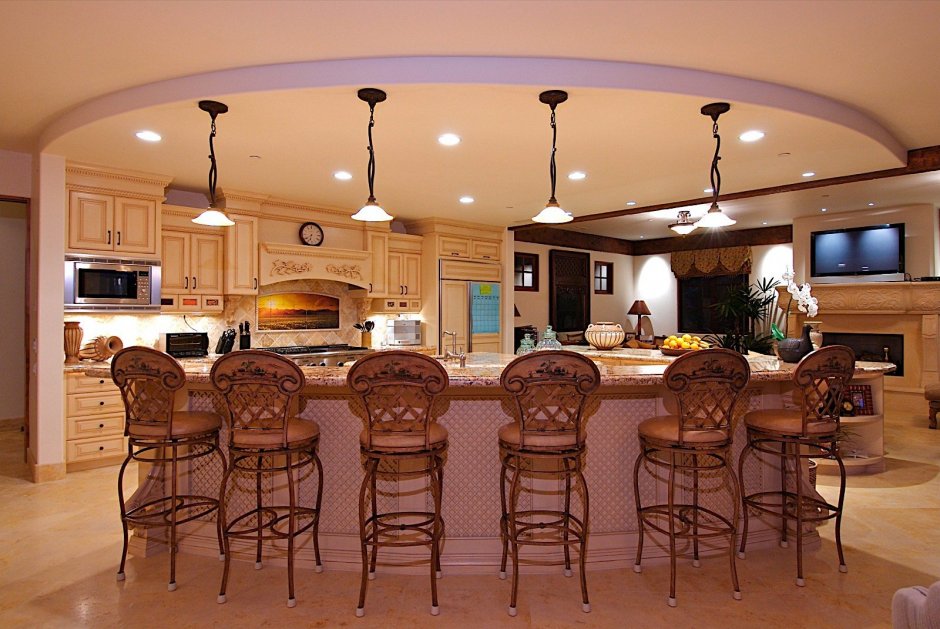 Потолок в кухне-столовой