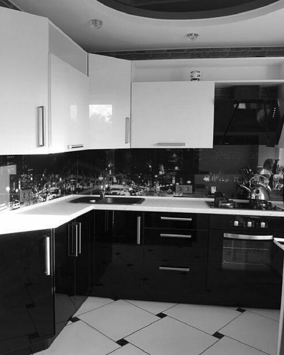 Черно белая угловая кухня (64 фото)
